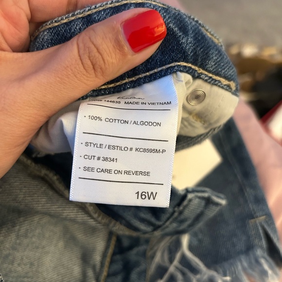 NEW Kancan Ultra High Rise Plus Size Mom Shorts - Picture 4 of 5